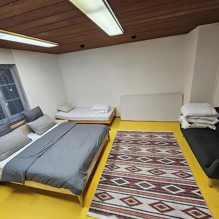Mars - Private With Shared Kitchen Shower And Toilet - Old Town Homestay *