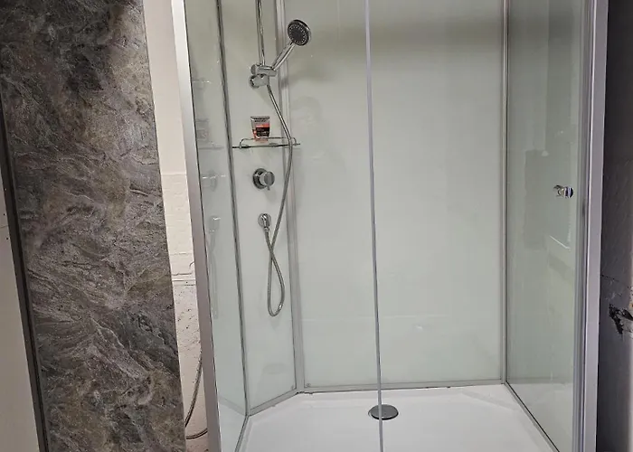 Homestay Privat Grosse Zimmer, Mars, Mit Gemeinsamer Kueche Und Bad In Altstadt Chur