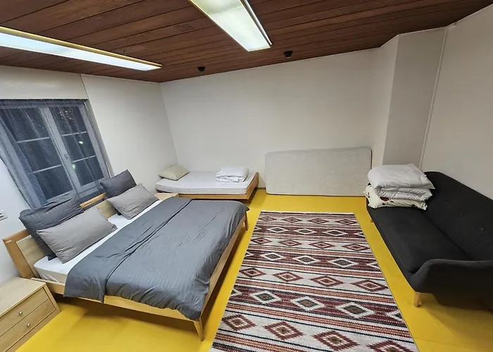 Privat Grosse Zimmer, Mars, Mit Gemeinsamer Kueche Und Bad In Altstadt Δωμάτια σε οικογενειακή κατοικία *