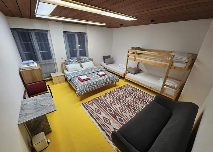 民宿 Privat Grosse Zimmer, Mars, Mit Gemeinsamer Kueche Und Bad In Altstadt 库尔