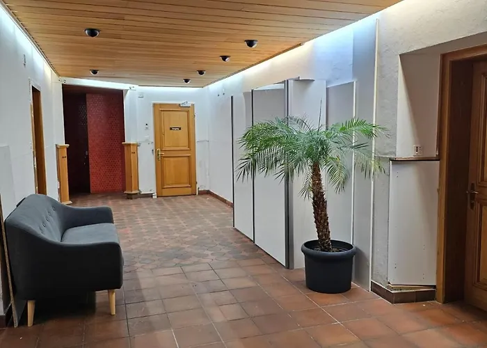 Privat Grosse Zimmer, Mars, Mit Gemeinsamer Kueche Und Bad In Altstadt 民宿 库尔